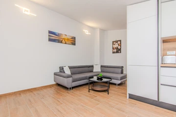 Spacious 2-Bedroom Apartment in Vir