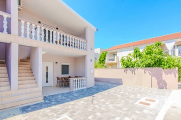 Spacious 2-Bedroom Apartment in Vir