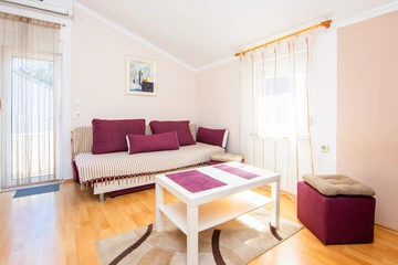 2-Bedroom Apartment in Vir for 4 Guests