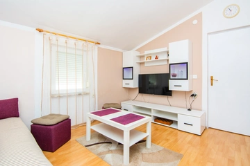 2-Bedroom Apartment in Vir for 4 Guests