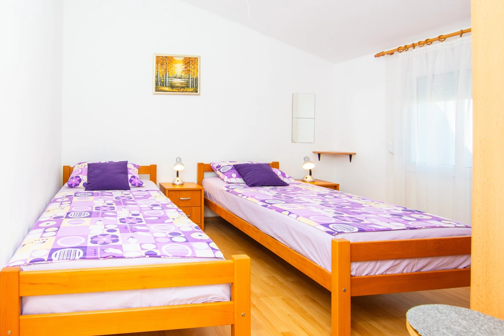 2-Bedroom Apartment in Vir for 4 Guests