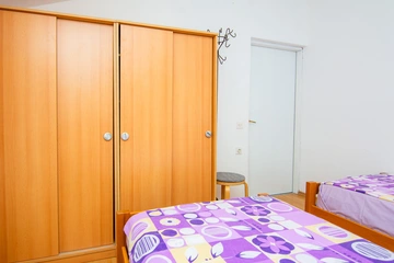 2-Bedroom Apartment in Vir for 4 Guests
