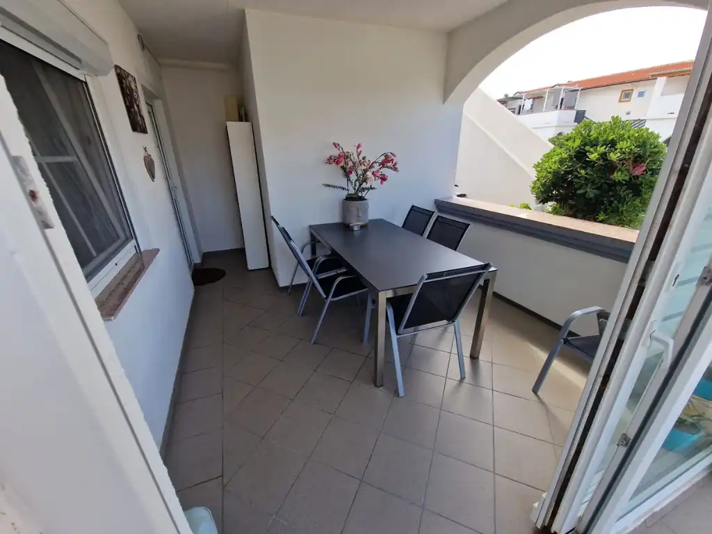2-Bedroom Apartment in Vir for 4–6 Guests