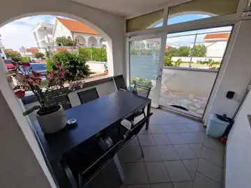 2-Bedroom Apartment in Vir for 4–6 Guests