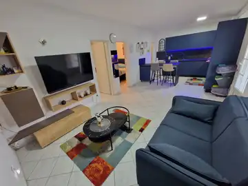 2-Bedroom Apartment in Vir for 4–6 Guests