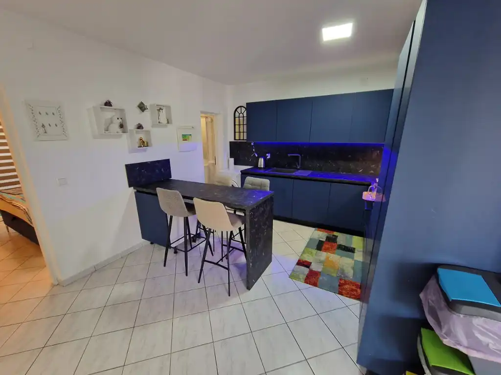 2-Bedroom Apartment in Vir for 4–6 Guests