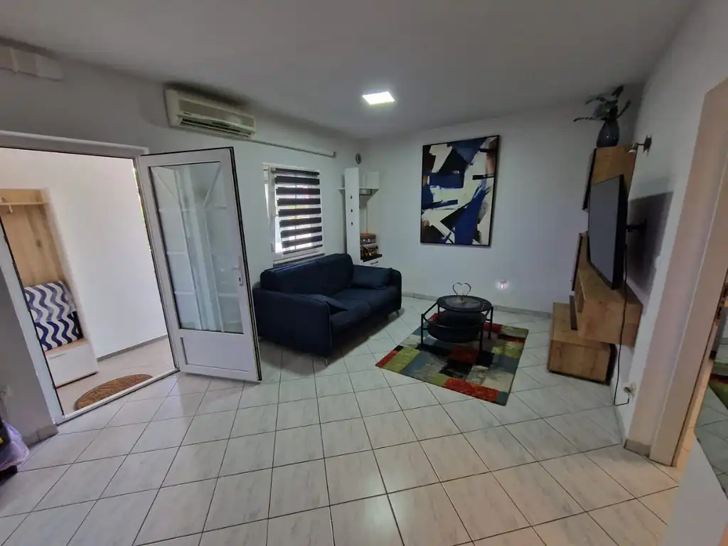 2-Bedroom Apartment in Vir for 4–6 Guests