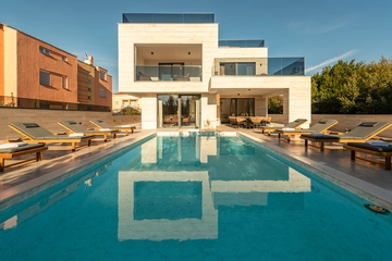 Villa in Zaton for 10 Guests with Private Pool