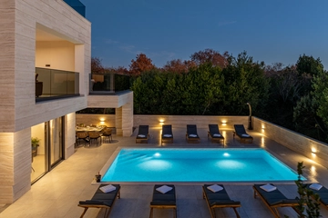 Villa in Zaton for 10 Guests with Private Pool