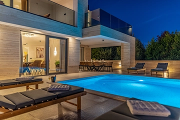 Villa in Zaton for 10 Guests with Private Pool