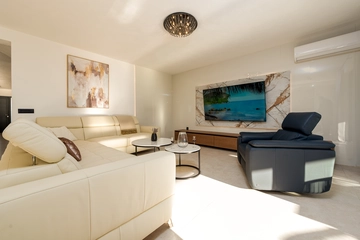 Villa in Zaton for 10 Guests with Private Pool