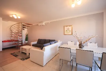 Nin, Zaton Apartment for 5 Guests with Partial Sea View