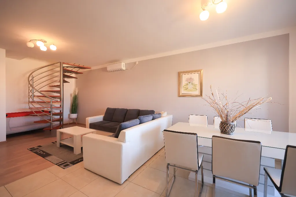 Nin, Zaton Apartment for 5 Guests with Partial Sea View