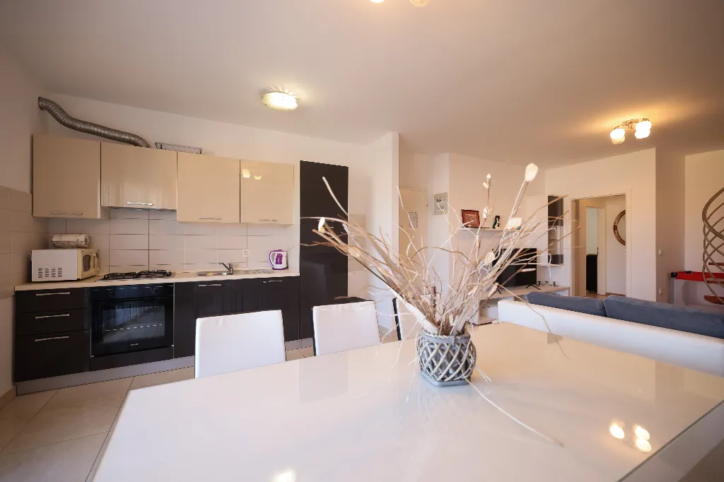Nin, Zaton Apartment for 5 Guests with Partial Sea View