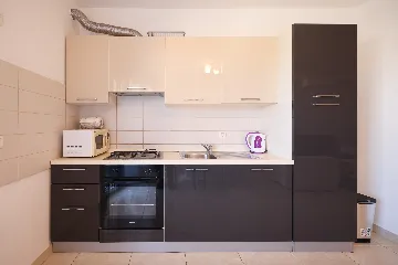 Nin, Zaton Apartment for 5 Guests with Partial Sea View