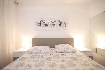 Nin, Zaton Apartment for 5 Guests with Partial Sea View