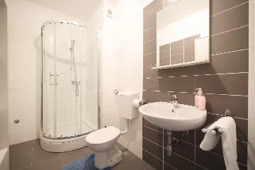 Nin, Zaton Apartment for 5 Guests with Partial Sea View