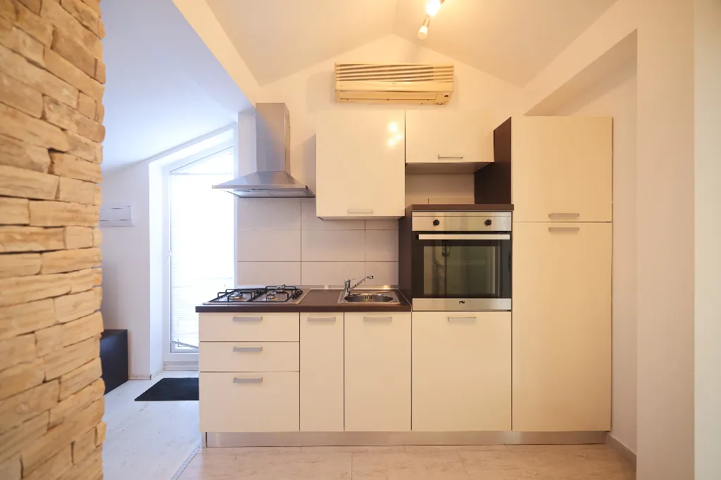 Nin, Zaton Apartment for 5 Guests with Partial Sea View
