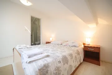 Nin, Zaton Apartment for 5 Guests with Partial Sea View