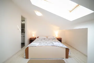 Nin, Zaton Apartment for 5 Guests with Partial Sea View