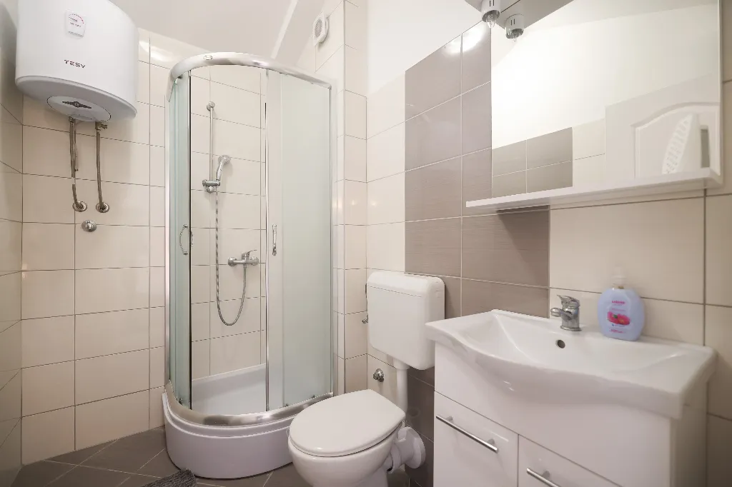 Nin, Zaton Apartment for 5 Guests with Partial Sea View