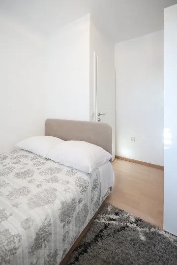 Nin, Zaton Apartment for 5 Guests with Partial Sea View