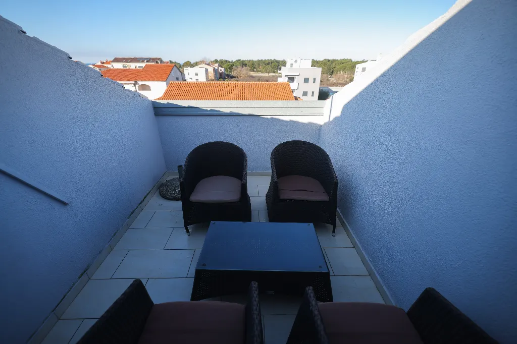 Nin, Zaton Apartment for 5 Guests with Partial Sea View