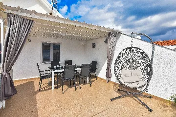 Vir Apartment for 4 Guests with Balcony