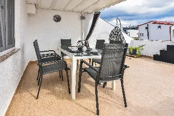 Vir Apartment for 4 Guests with Balcony