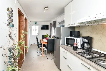 Vir Apartment for 4 Guests with Balcony