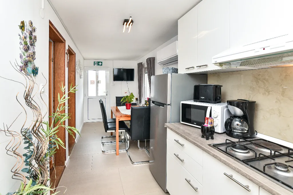 Vir Apartment for 4 Guests with Balcony