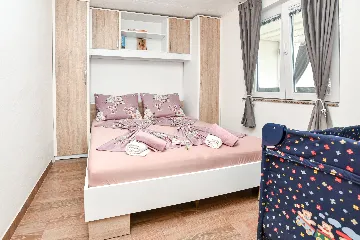 Vir Apartment for 4 Guests with Balcony