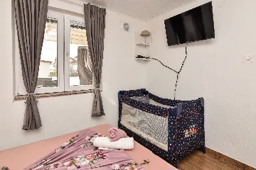 Vir Apartment for 4 Guests with Balcony
