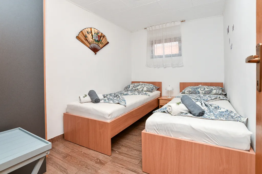 Vir Apartment for 4 Guests with Balcony