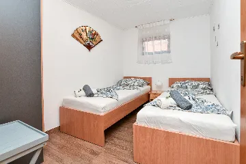 Vir Apartment for 4 Guests with Balcony