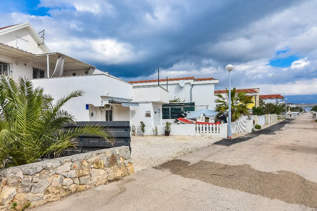 Vir Apartment for 4 Guests with Balcony