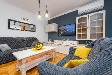 Apartment in Nin for 4 with roofed terrace