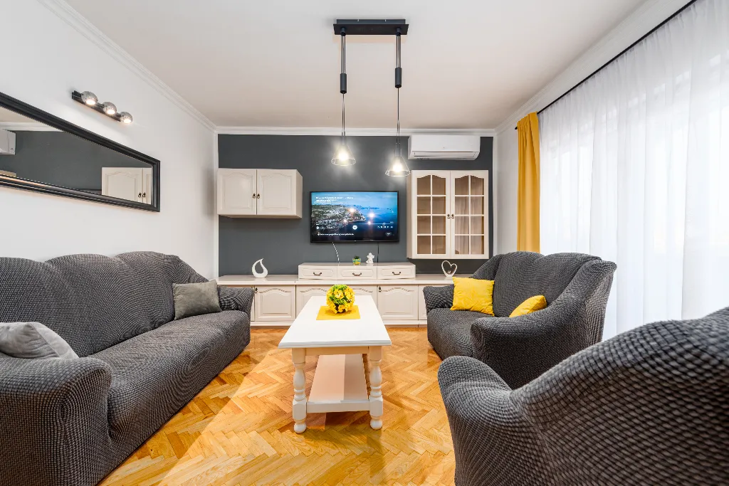Apartment in Nin for 4 with roofed terrace