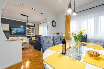 Apartment in Nin for 4 with roofed terrace