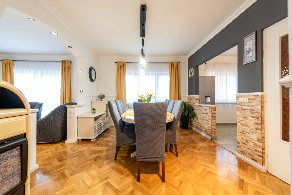 Apartment in Nin for 4 with roofed terrace