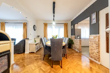 Apartment in Nin for 4 with roofed terrace