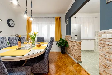 Apartment in Nin for 4 with roofed terrace