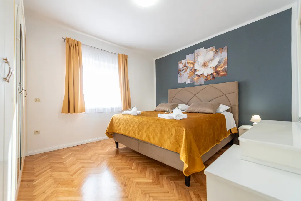 Apartment in Nin for 4 with roofed terrace