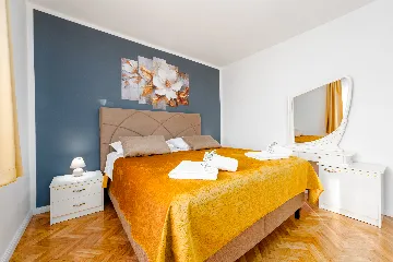 Apartment in Nin for 4 with roofed terrace