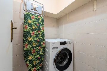 Apartment in Nin for 4 with roofed terrace