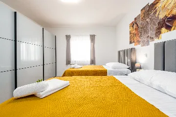 Apartment in Nin for 4 with roofed terrace