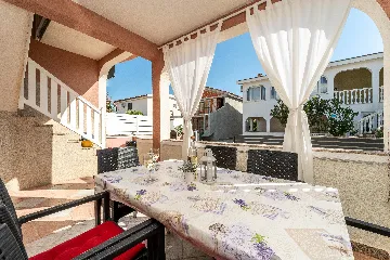 Apartment in Vir for 4 Guests with Terrace