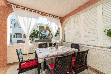 Apartment in Vir for 4 Guests with Terrace
