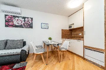 Apartment in Vir for 4 Guests with Terrace