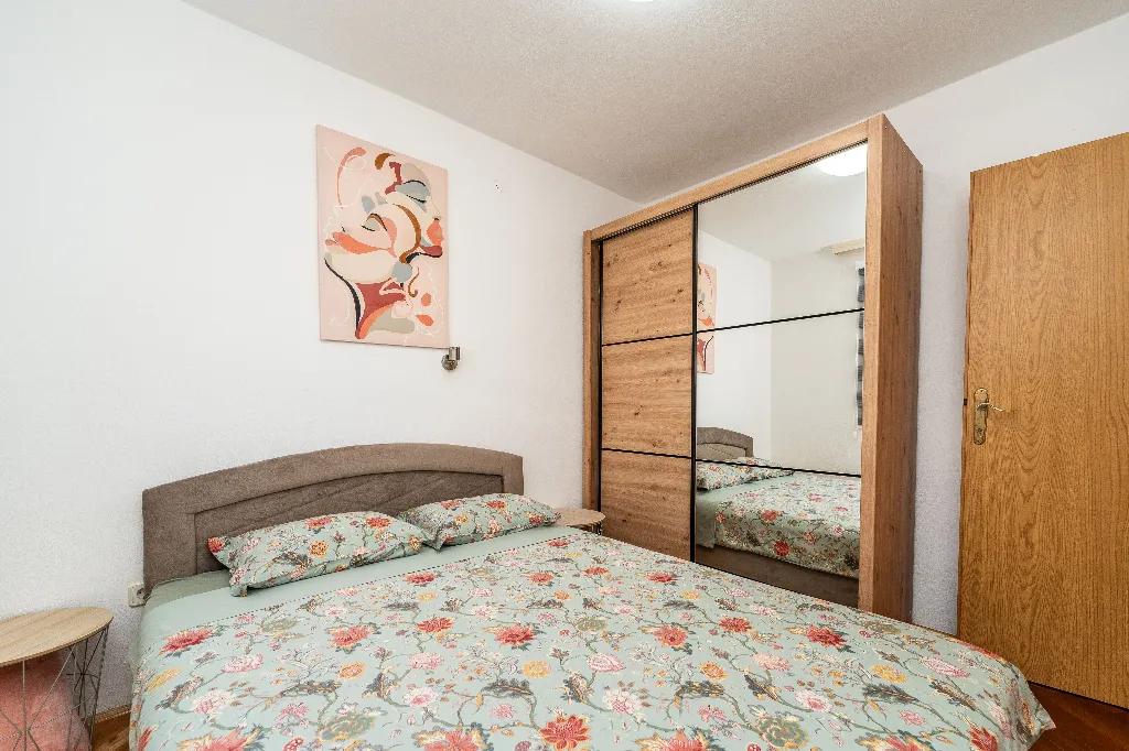 Apartment in Vir for 4 Guests with Terrace